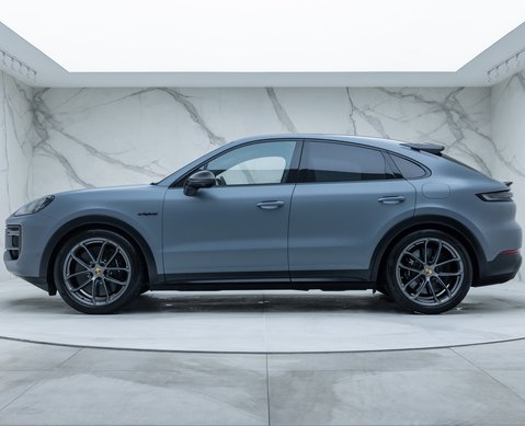 Porsche Cayenne TURBO E-HYBRID Coupe with GT Package 
