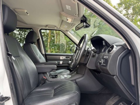 Land Rover Discovery 3.0 Discovery Graphite SDV6 Auto 4WD 5dr 15