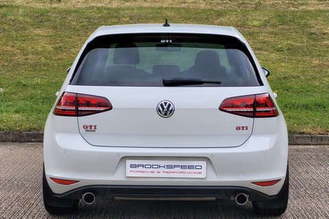 Volkswagen Golf GTI 8