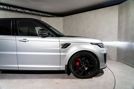 Land Rover Range Rover Sport SVR CARBON EDITION. DEPLOYABLE SIDE STEPS. MATRIX LEDs. CARBON FIBRE ENGINE BAY 10