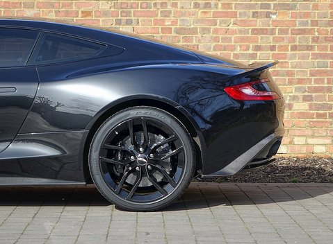 Aston Martin Vanquish Carbon Edition 11