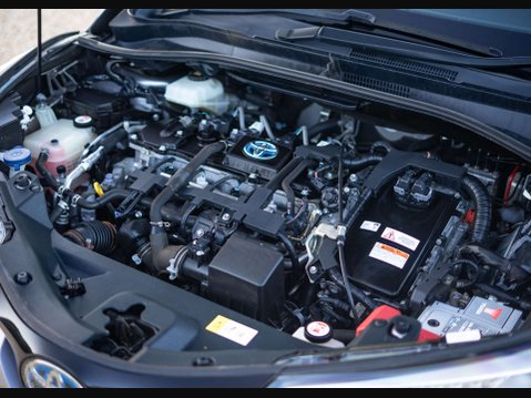 Toyota C-HR 1.8 C-HR-Dynamic HEV CVT 5dr 36
