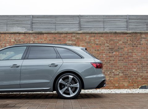 Audi S4 Avant Black Edition 29