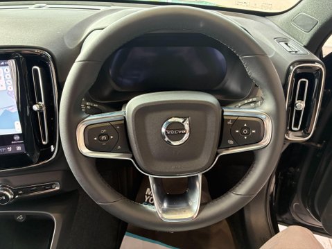Volvo XC40 2.0 B4 MHEV Plus Black Edition DCT Auto Euro 6 (s/s) 5dr 25