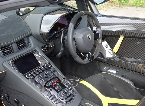 Lamborghini Aventador SV LP750-4 Roadster 14