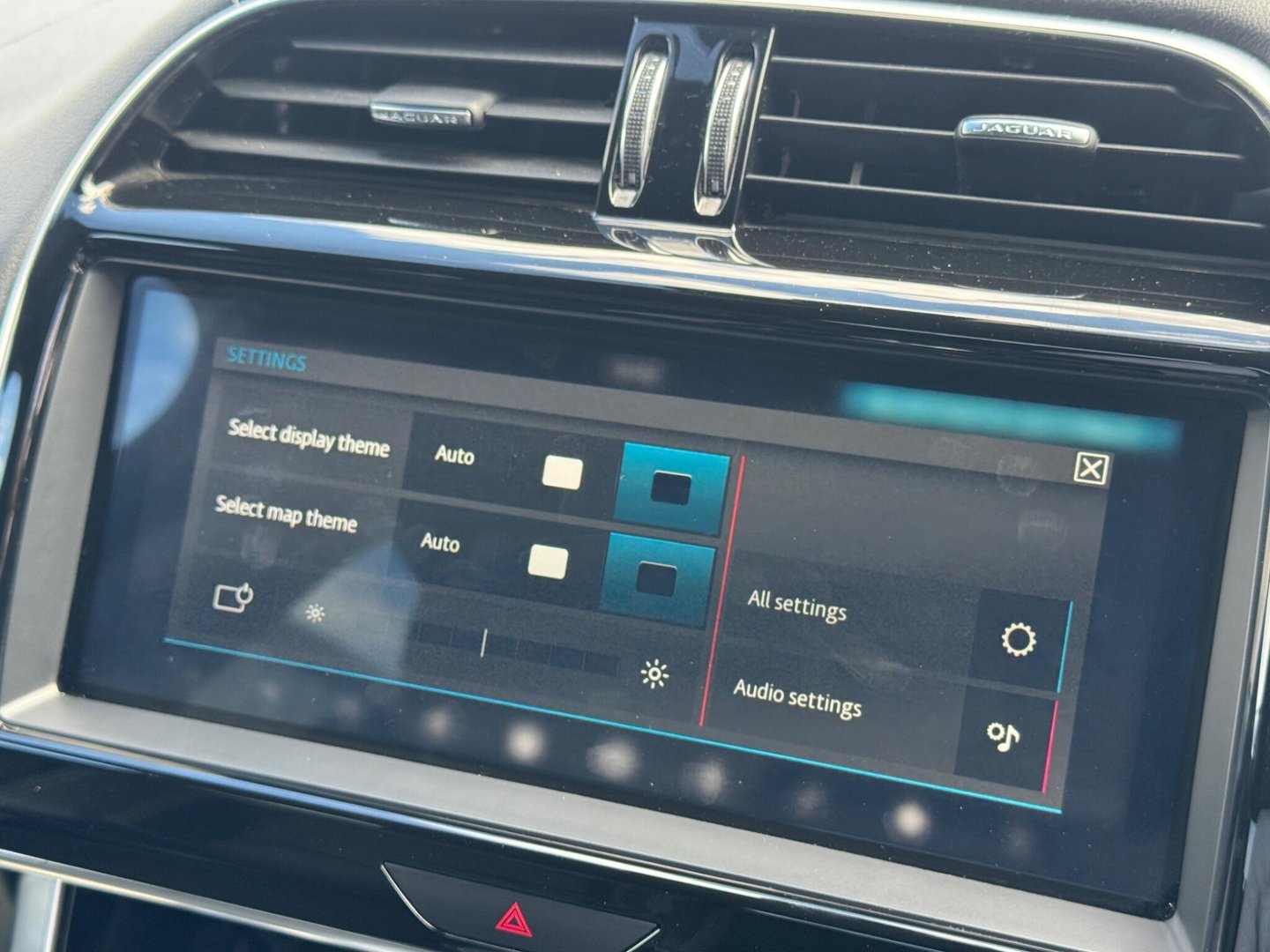 2019 Jaguar XE — image 21