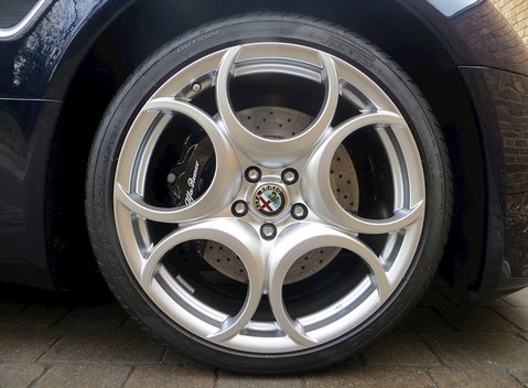 Alfa Romeo 8C Competizione 10