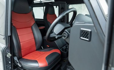 Land Rover Defender 90 ADVENTURE 14