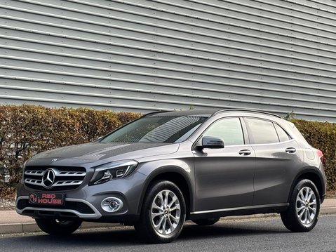 Mercedes-Benz GLA Class GLA 200 SE 3