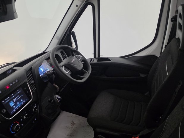 Iveco Daily 2.3 35S14A8 High Roof Comfort Van 4100 WB Hi-Matic 20