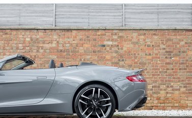 Aston Martin Vanquish Volante 23