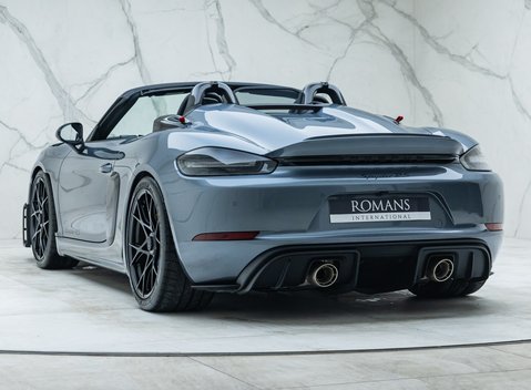 Porsche 718 SPYDER RS PDK 10