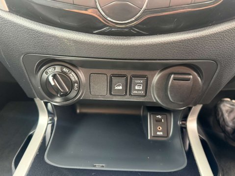Nissan Navara 2.3 Navara Tekna dCi Auto 4WD 5dr 36