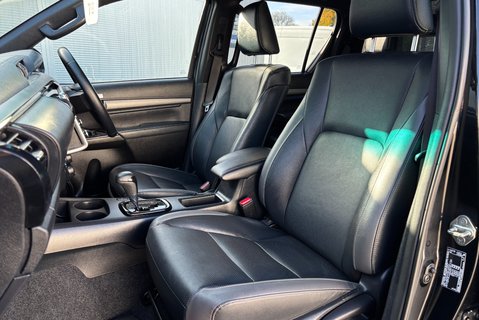 Toyota Hilux Invincible X 4WD 2.8 D-4D Double Cab Pickup - Hardtop Canopy 3