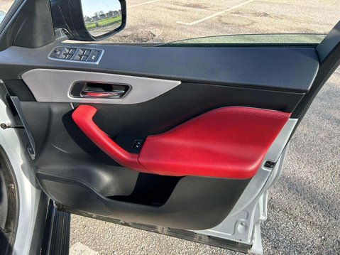 Jaguar F-Pace 2.0 D180 R-Sport Auto AWD Euro 6 (s/s) 5dr 21