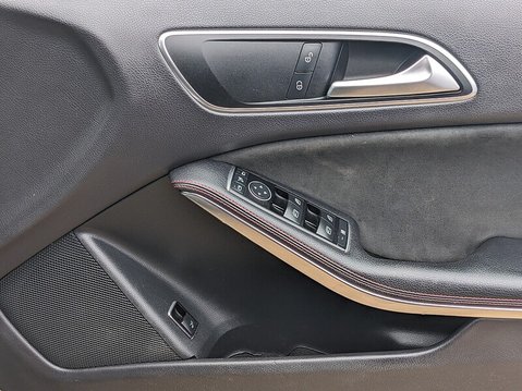 Mercedes-Benz GLA GLA200 CDI AMG Line 28