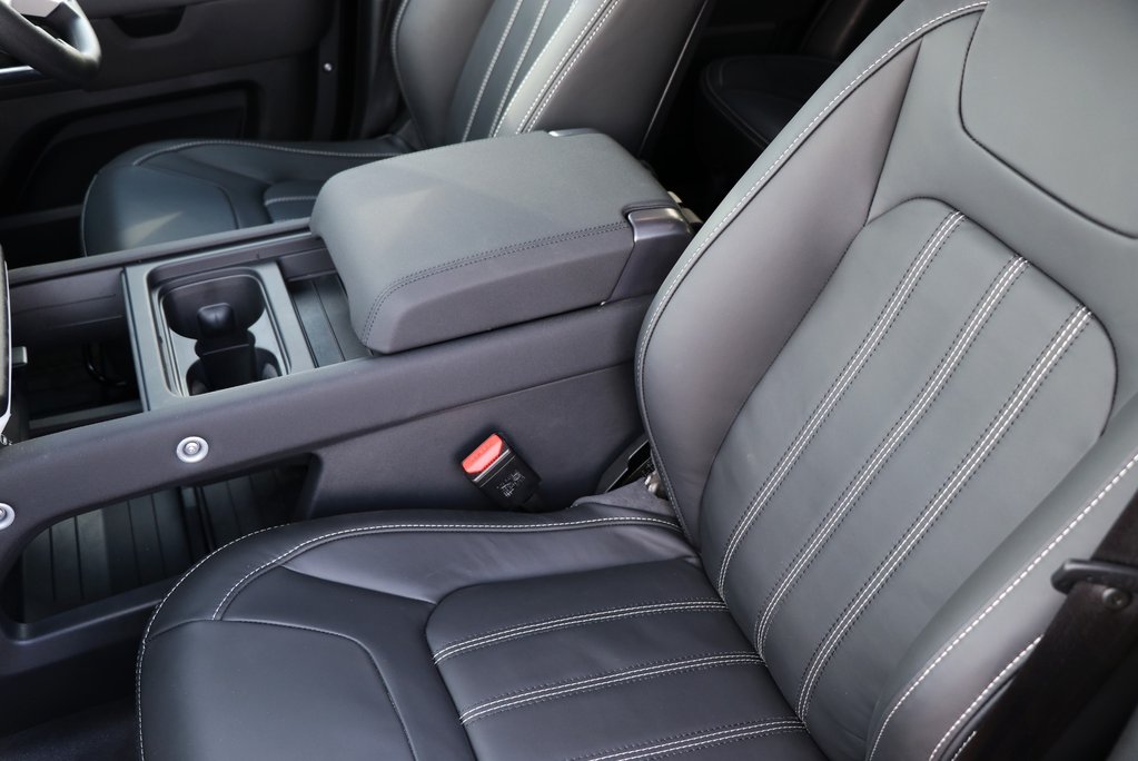 Defender 110 Commercial 13