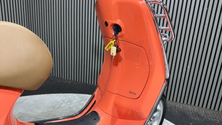 Piaggio Vespa Primavera 2018 ONLY 13K LONG MOT GREAT COLOUR SCHEME 125CC SCOOTER 34