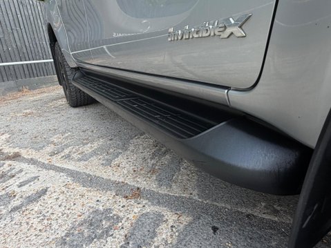 Toyota Hilux INVINCIBLE X 4WD D-4D DCB 25