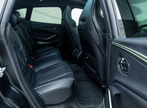 Aston Martin DBX 707 14