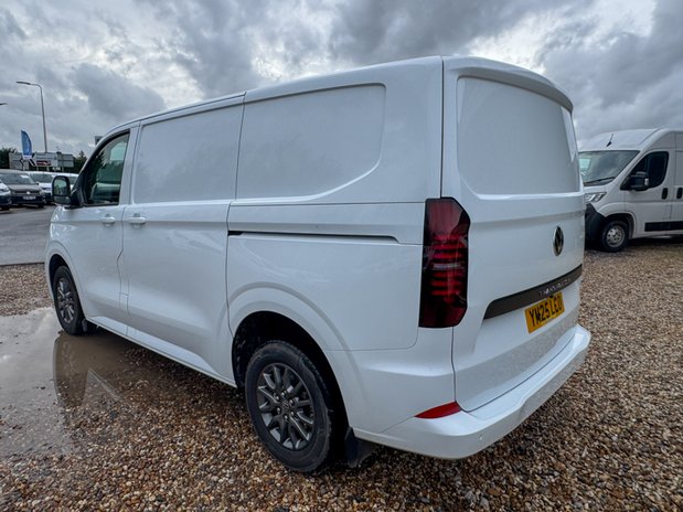 Volkswagen Transporter AUTO SWB L1H1 Commerce Pro T30 Alloys Cruise Sensors EURO 6 NO VAT 10