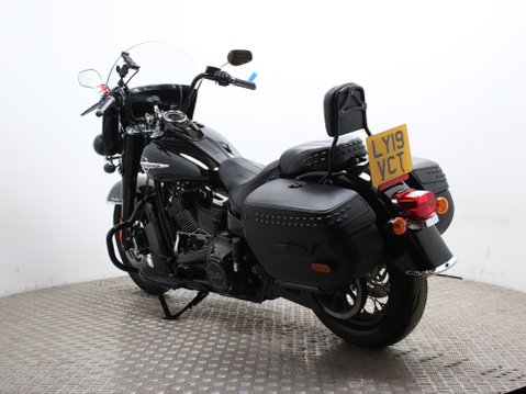 Harley-Davidson Softail Heritage SOFTAIL HERITAGE CLASSIC 114 19 FLHCS 6