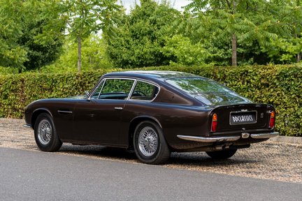 Aston Martin DB6 MKII 4