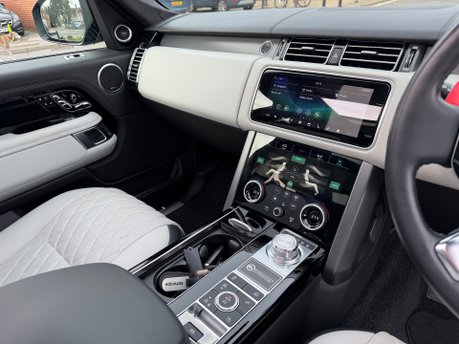 Land Rover Range Rover 5.0 P565 V8 SV Autobiography Dynamic SUV 5dr Petrol Auto 4WD Euro 6 560BHP 30