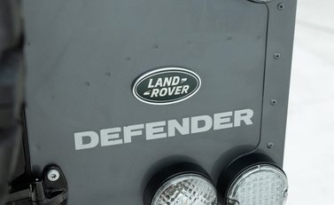 Land Rover Defender 90 Adventure 31