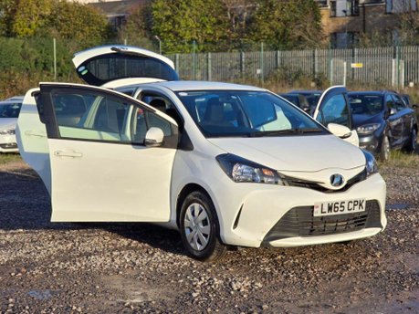 Toyota Yaris 1.33 Dual VVT-i Design Hatchback 5dr Petrol Multidrive S Euro 6 (99 ps) 6