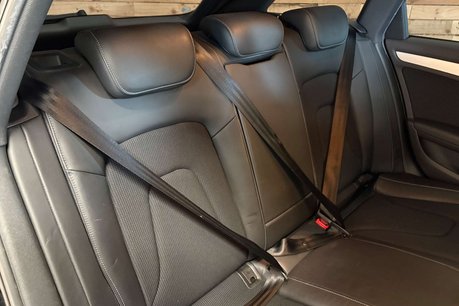 Audi A4 2.0 TFSI S line Estate 5dr Petrol S Tronic quattro Euro 5 (s/s) (211 ps) 19