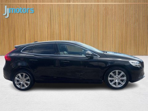Volvo V40 2.0 D3 Inscription Hatchback 5dr Diesel Auto Euro 6 (s/s) (150 ps) 12