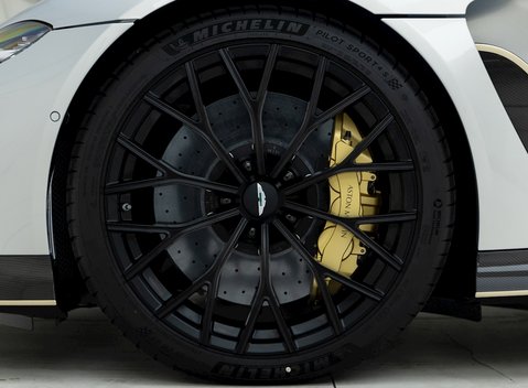 Aston Martin V12 Vantage 8