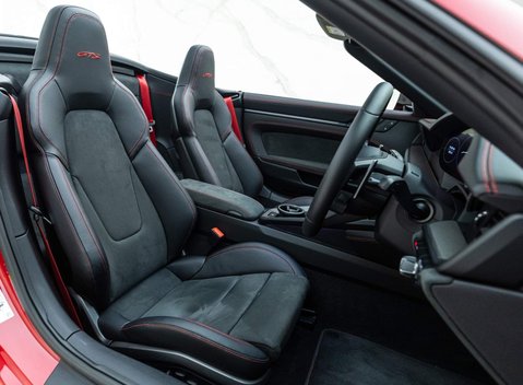 Porsche 911 Carrera GTS Cabriolet (992) 8