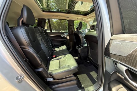 Volvo XC90 B5 INSCRIPTION PRO AWD -B&W -XENIUM PK -PAN ROOF -22S -SURROUND CAMERAS 34