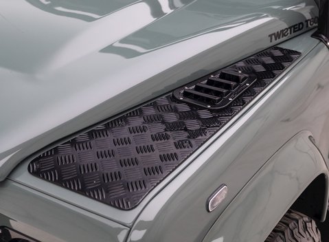 Land Rover Defender 90 XS Twisted T60 24