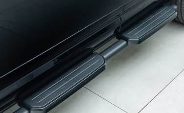 Land Rover Defender 110 V8 Bond Edition 39