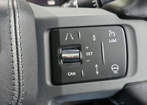 Land Rover Defender 2.0 Defender X-Dynamic HSE Auto 4WD 5dr 44