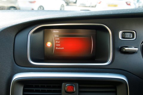 Volvo V40 T2 R-DESIGN NAV PLUS 24