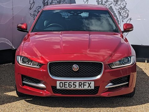 Jaguar XE R-SPORT