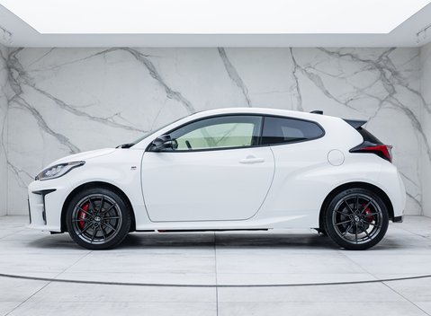 Toyota Yaris GR-Y CIRCUIT 8