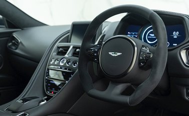 Aston Martin DB11 V8 Shadow Edition 9