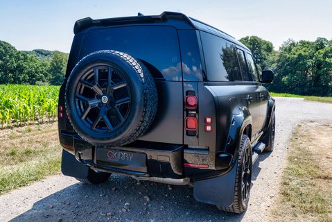 Land Rover Defender D300 HSE HardTop 22