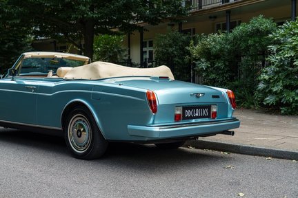 Rolls-Royce Corniche IV 16