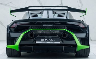 Lamborghini Huracan STO 5