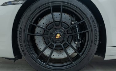 Porsche 911 Targa 4 GTS (992) 32