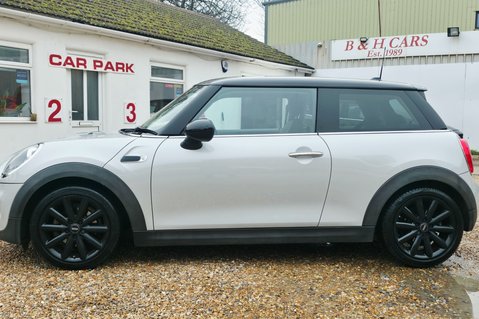 Mini Hatch COOPER.. 6 SERVICES.. ONLY £20 ROAD TAX.. STUNNING EXAMPLE 5