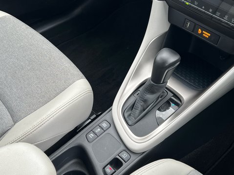 Toyota Yaris EXCEL FHEV 28