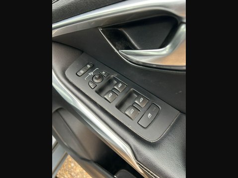 Volvo V40 2.0 D2 R-Design Nav Euro 6 (s/s) 5dr 23
