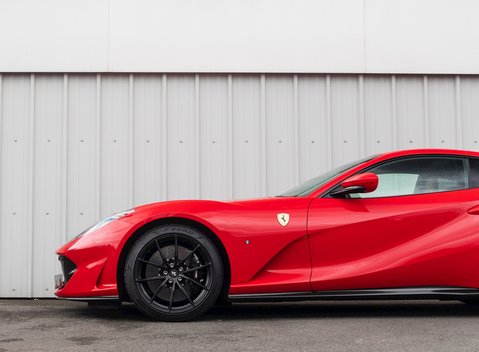 Ferrari 812 Superfast 32